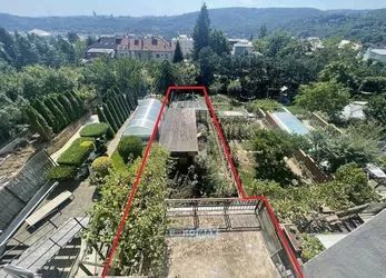 Prodej řadového, tří patrového domu se zahradou, Brno-město