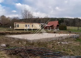 Prodej stavebního pozemku 2 184 m2 s projektem RD a platným SP, Jesenice - Boudy, okr. Příbram