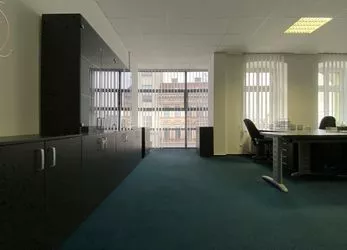 Samostatné kancelářské prostory 99,8 m2, (3 kanceláře + soc. zázemí), parkování, ul. Cejl, Brno.