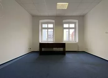 Pronájem obchodní prostor s výlohou, kanceláře, skladování, ul. Cejl, Brno.