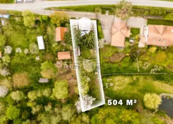 Prodej rekreační chaty s terasou a zahradou na vlastním pozemku ve Svatoslavi u Tišnova