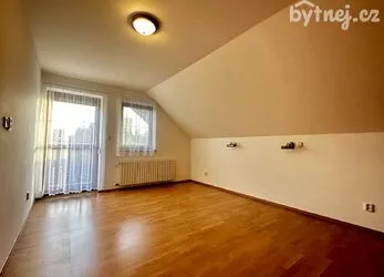 Podnájem Rodinného domu 4+KK, 156 m²