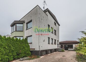 Prodej rodinného domu, pozemek 738 m2, velká garáž a dílna, Hradec Králové - Třebeš