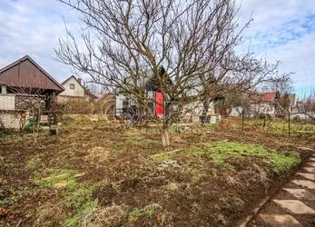 Podsklepená chata s pozemkem, 34 m2, pozemek 300 m2, osada Třešňovka, Velká Chuchle