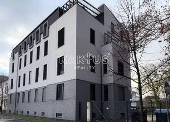 Pronájem jedinečného loftového bytu 1+kk 42 m2 v Rezidenci Platan, ulice Křižíkova, Moravská Ostrava