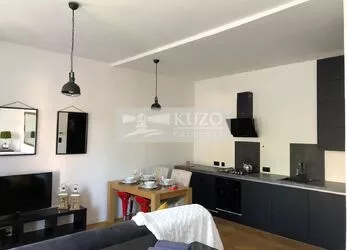 Prodej elegantního bytu 1+kk, 46 m², ulice Sadová, Karlovy Vary