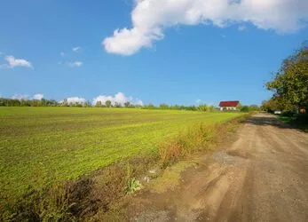 ROVINATÝ STAVEBNÍ POZEMEK O ROZLOZE 879 m2, HODONÍN - LOKALITA VÝHON